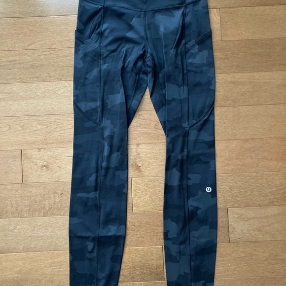 EUC Fast and Free Camo Lululemon Leggings size 4 - Picture 3 of 8